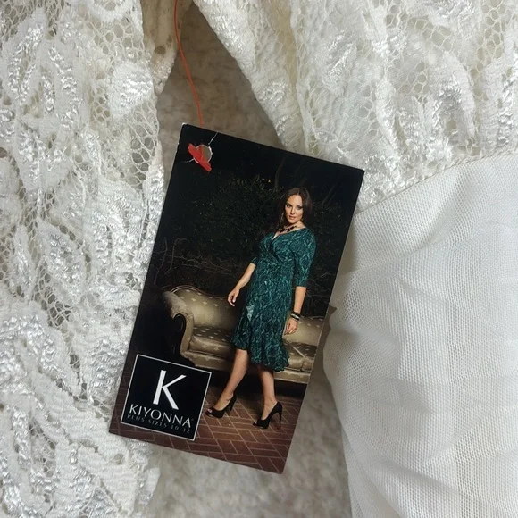 NWT Kiyonna Bridal Womens Elegant White Ruched Waist Wedding Gown Size 2X PLUS - Picture 13 of 14